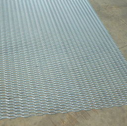 不銹鋼鋼板網 多功可用于隔斷與鋼格板的優勢解析